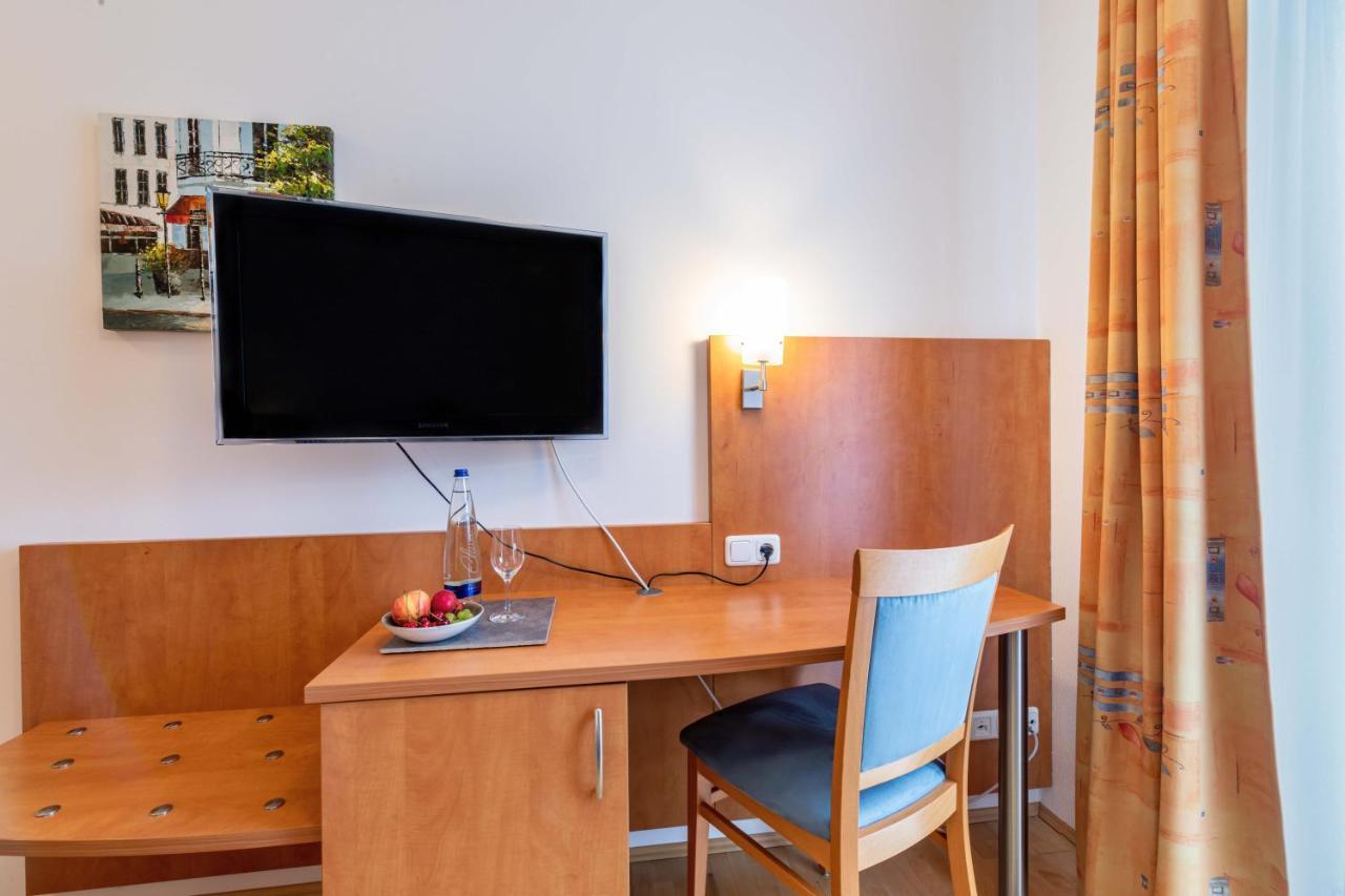 Gasthaus Hotel Ostermeier Attenkirchen Esterno foto